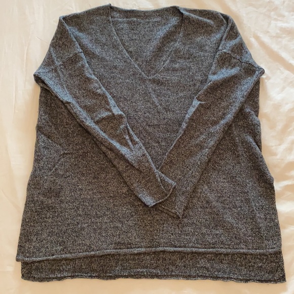 Babaton grey v-neck long sleeve size small - Picture 1 of 6